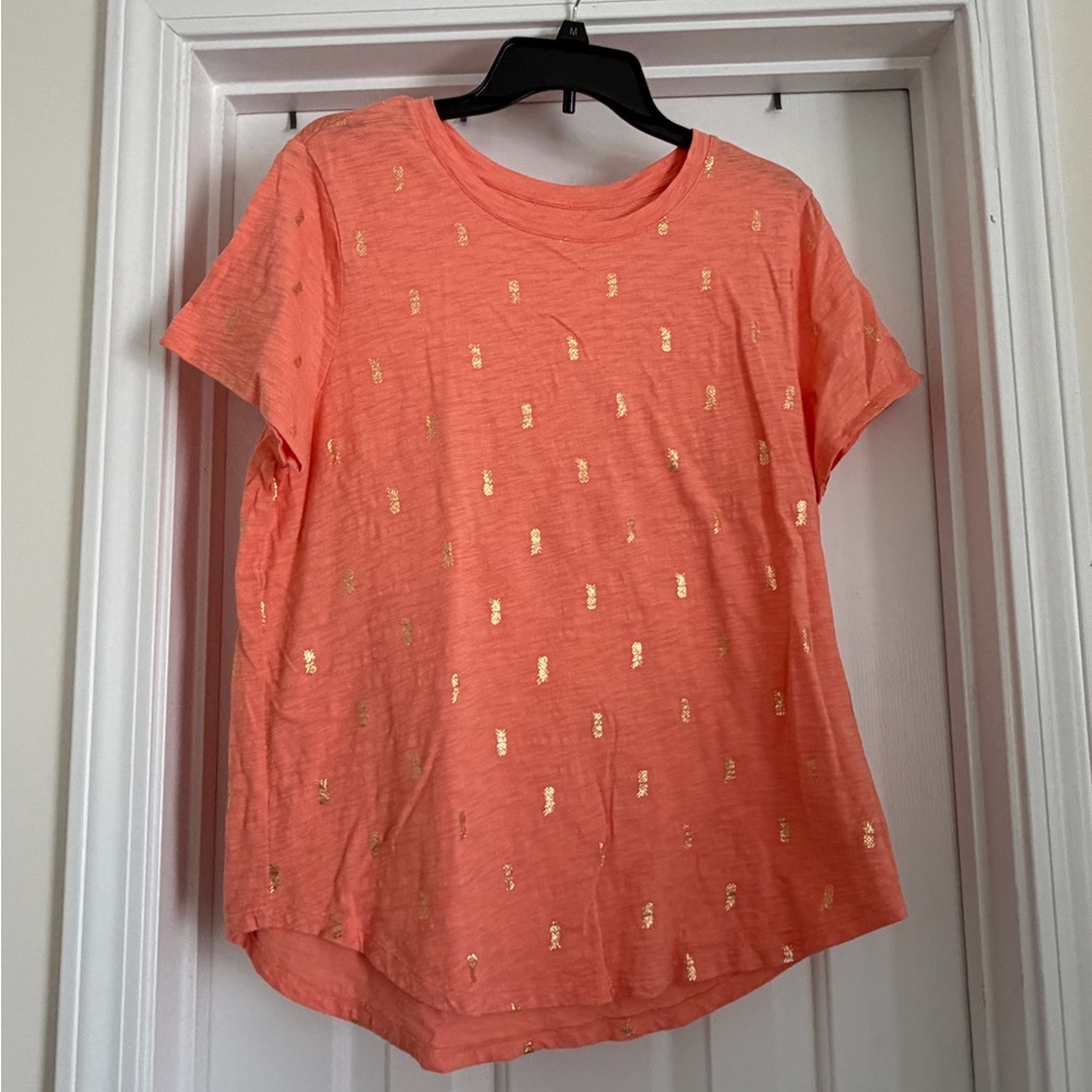 Old Navy Women’s Coral Tee with Small Gold Pineapples 🍍